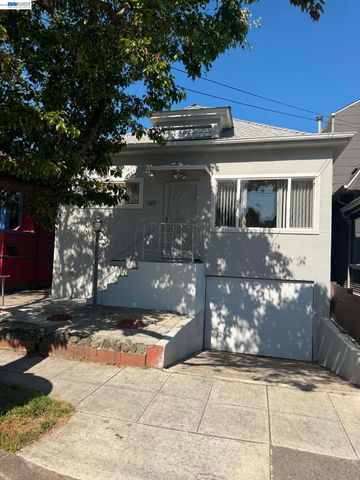 1725 Bay St, Alameda, CA 94501