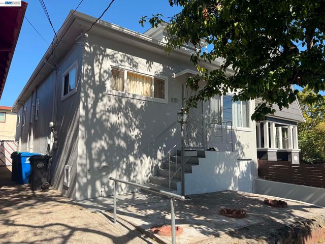1725 Bay St, Alameda, CA 94501