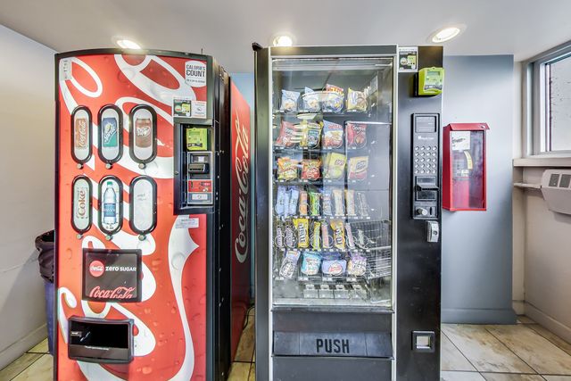 6171 N Sheridan Road 806, Chicago, IL 60660