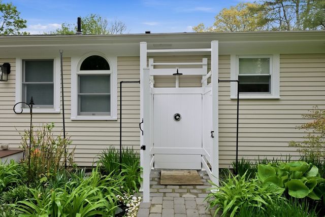 1519 Santuit Newtown Rd, Barnstable, MA 02635