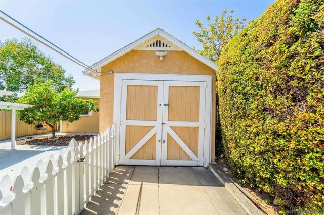 22 Cherokee Pt., San Diego, CA 92104