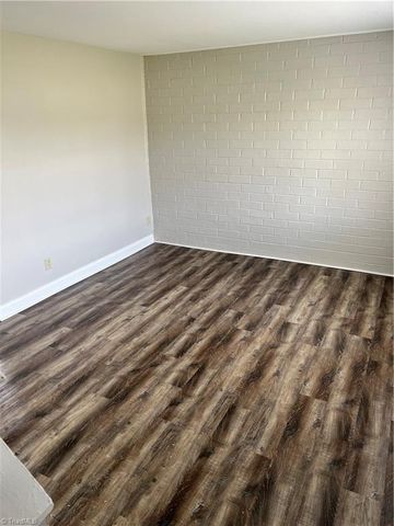 3104 Summit Avenue G, Greensboro, NC 27407