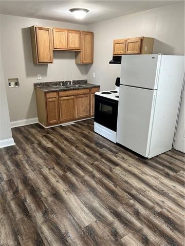 3104 Summit Avenue G, Greensboro, NC 27407