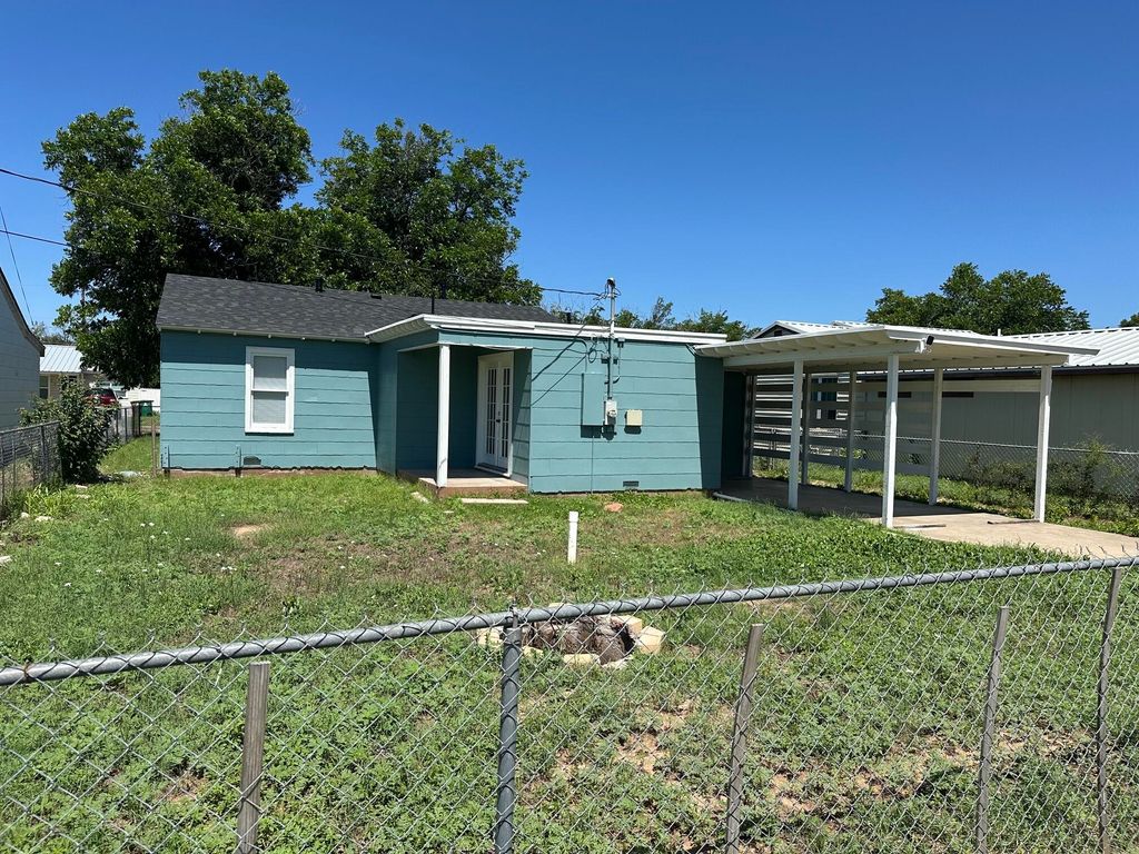 Image 12 of property listing at 226 St Johns Street, San Angelo, TX 76905