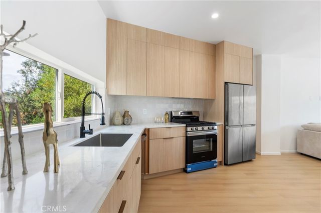 2515 Alsace Avenue, Los Angeles, CA 90016
