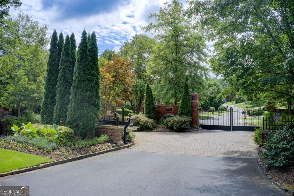 3869 Teesdale Court, Sandy Springs, GA 30350