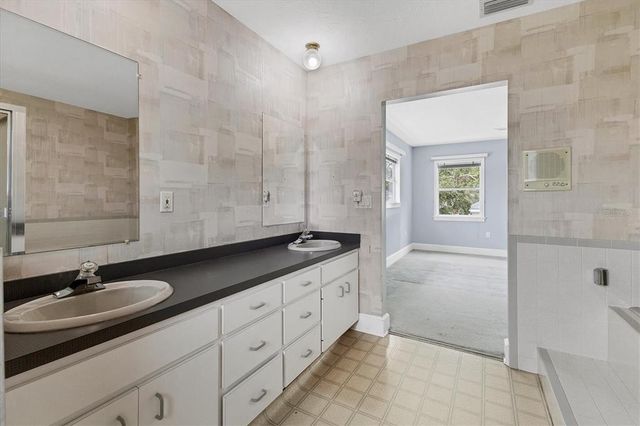 2002 8TH STREET W, Palmetto, FL 34221