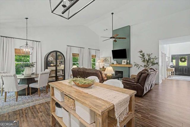 1381 Star Point Road, Carrollton, GA 30116
