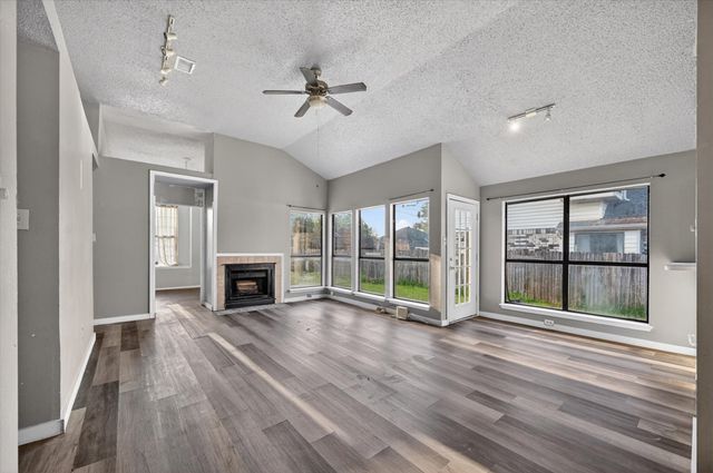 6217 Fairlane Drive, Arlington, TX 76001