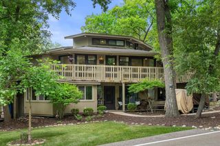 504 Rolling Green DRIVE #G, Fontana, WI 53125