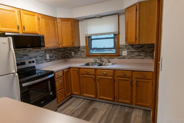 30446 Shiawassee Road, Farmington Hills, MI 48336