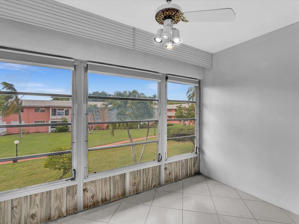 Image 16 of property listing at 300 NE 20th Street 411, Boca Raton, FL 33431