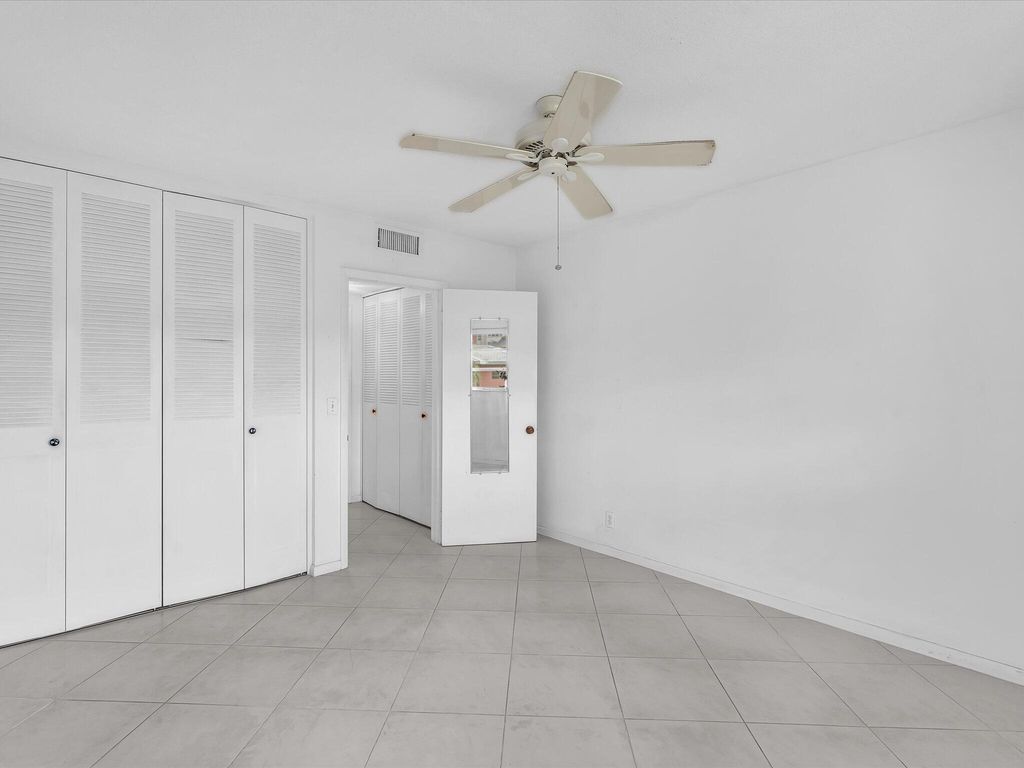 Image 19 of property listing at 300 NE 20th Street 411, Boca Raton, FL 33431