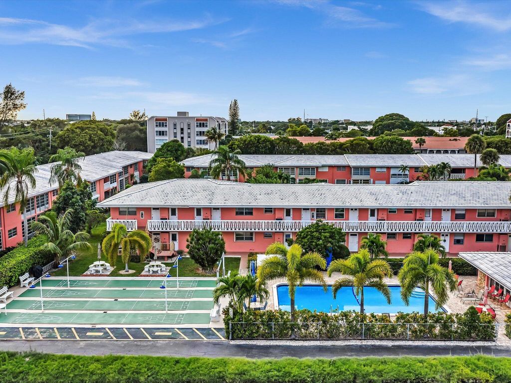 Image 2 of property listing at 300 NE 20th Street 411, Boca Raton, FL 33431