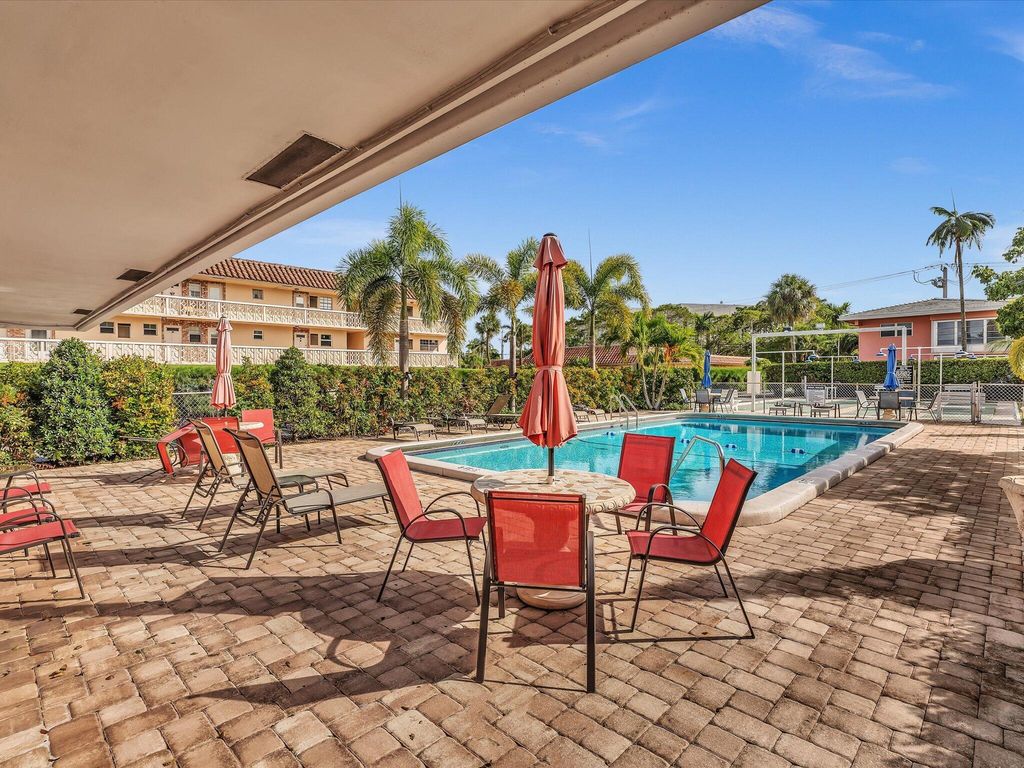 Image 30 of property listing at 300 NE 20th Street 411, Boca Raton, FL 33431