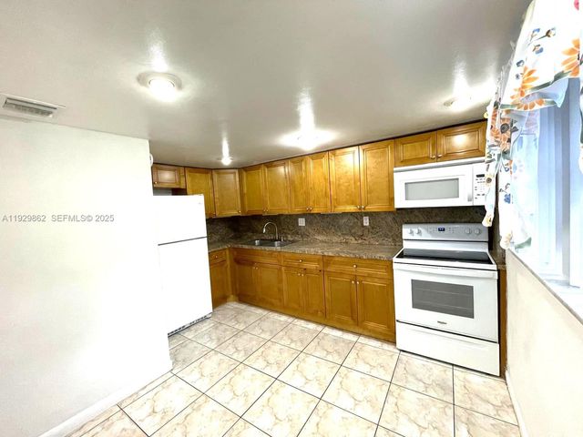 1335 W 68th St 106, Hialeah, FL 33014