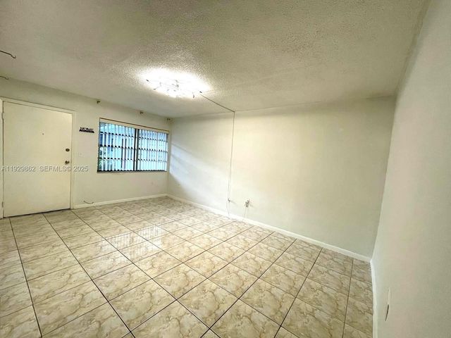 1335 W 68th St 106, Hialeah, FL 33014