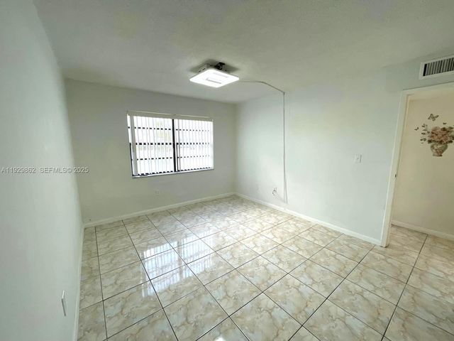 1335 W 68th St 106, Hialeah, FL 33014