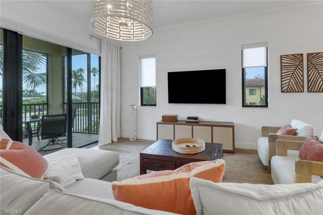 985 Sandpiper ST I204, Naples, FL 34102