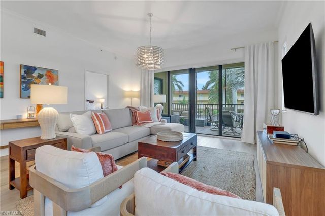 985 Sandpiper ST I204, Naples, FL 34102