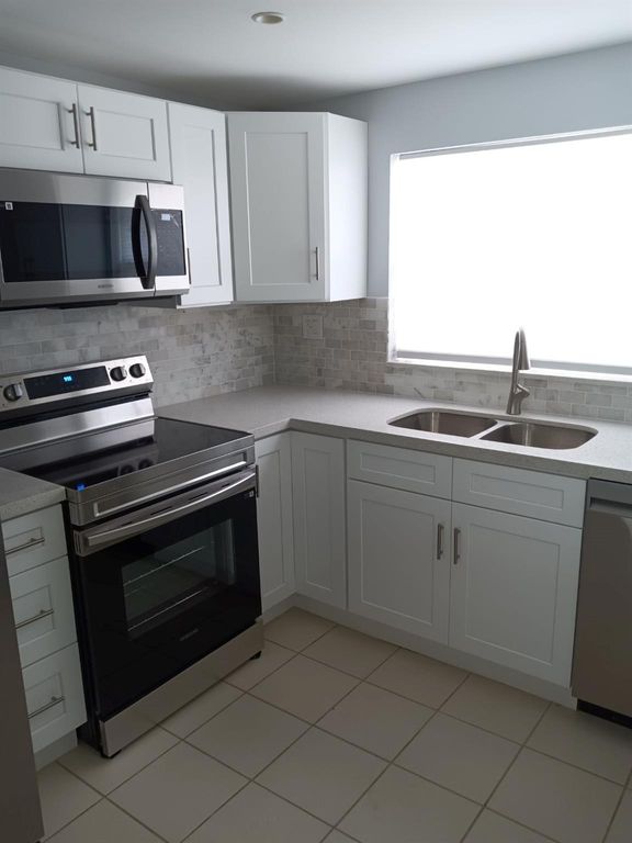 9861 Sunrise Lakes Blvd 307, Sunrise, FL 33322