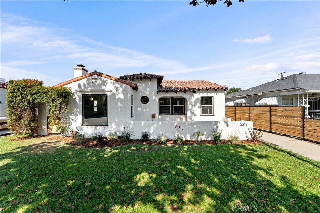 Image 1 of property listing at 2319 Magnolia Avenue, Long Beach, CA 90806
