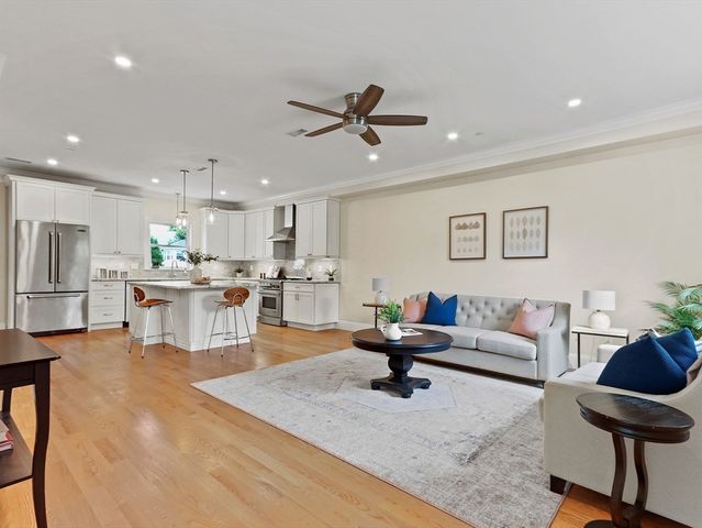 17 S Gate Park 17, Newton, MA 02465