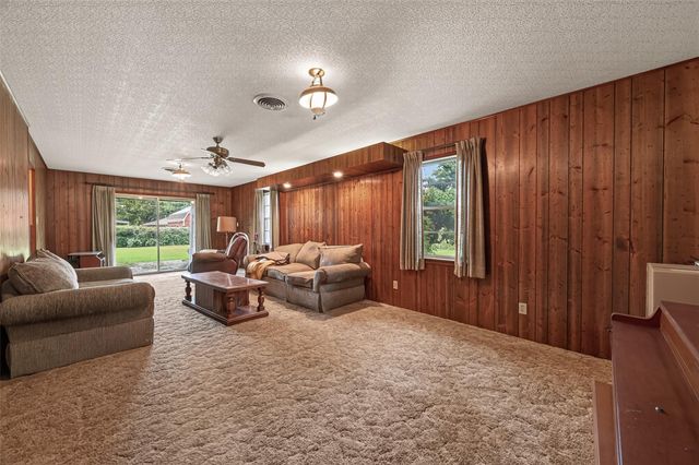 605 Julie Lane, Highlands, TX 77562