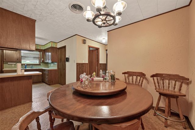 605 Julie Lane, Highlands, TX 77562