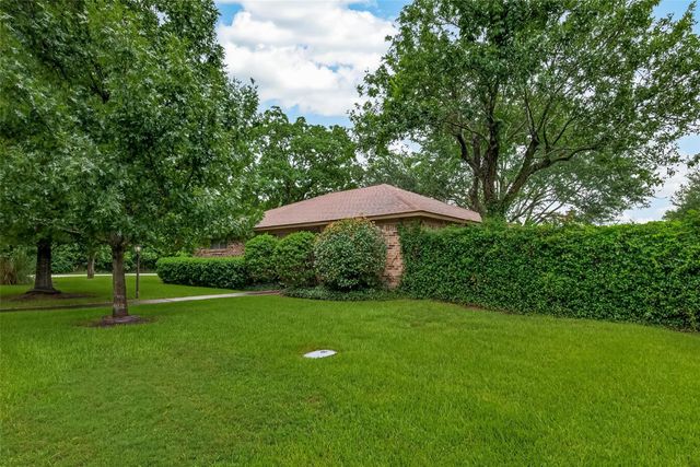 605 Julie Lane, Highlands, TX 77562