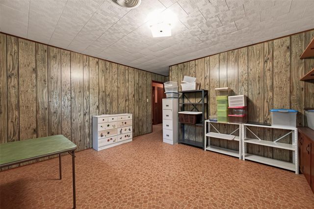605 Julie Lane, Highlands, TX 77562