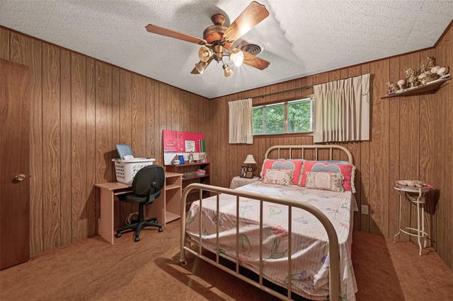 605 Julie Lane, Highlands, TX 77562