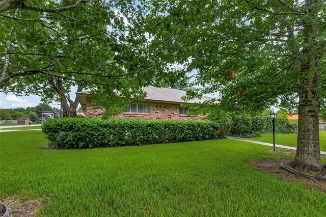 605 Julie Lane, Highlands, TX 77562