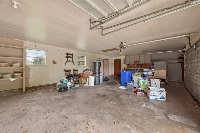 605 Julie Lane, Highlands, TX 77562