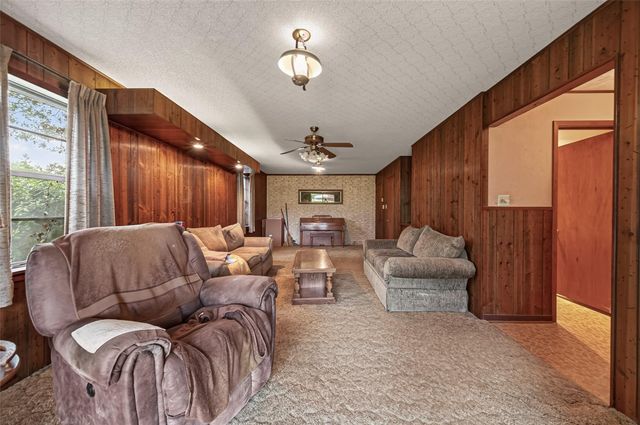 605 Julie Lane, Highlands, TX 77562