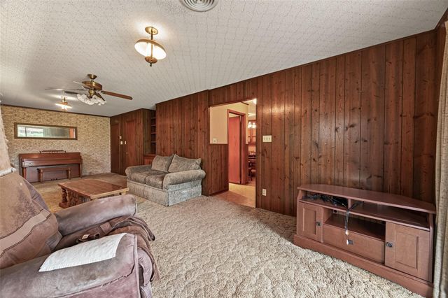 605 Julie Lane, Highlands, TX 77562