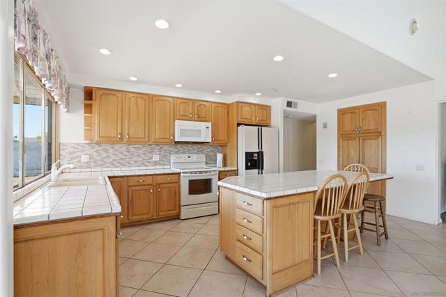 12485 Grandee Rd, San Diego, CA 92128