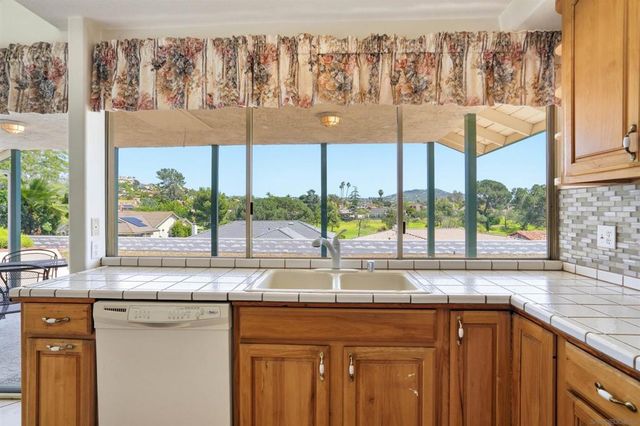 12485 Grandee Rd, San Diego, CA 92128
