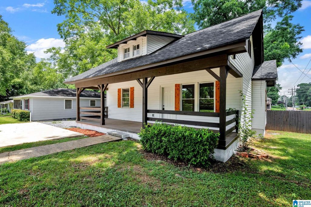 210 E SPRING STREET, Sylacauga, AL 35150