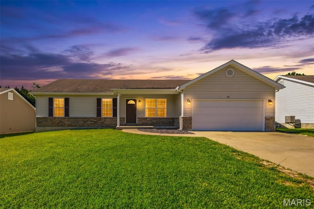 351 Gardenia Drive, Troy, MO 63379