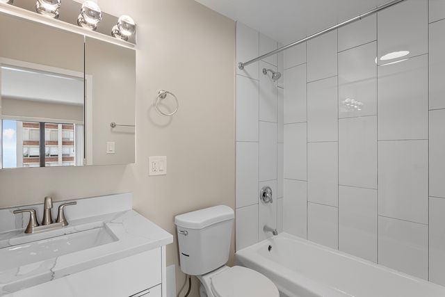 6166 N Sheridan Road 2G, Chicago, IL 60660