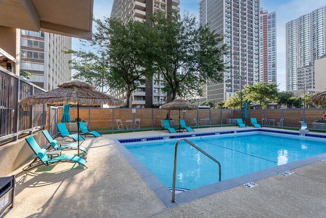 6166 N Sheridan Road 2G, Chicago, IL 60660