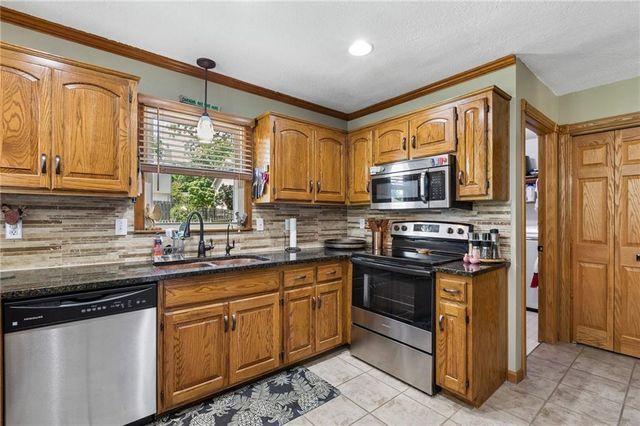 8712 N Lathrop Avenue, Kansas City, MO 64155
