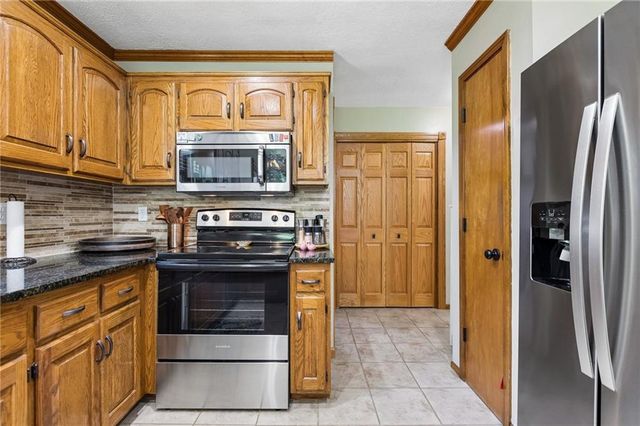 8712 N Lathrop Avenue, Kansas City, MO 64155