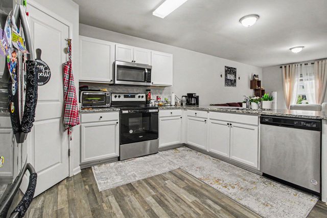 1646 Golfview Drive, Ypsilanti, MI 48198