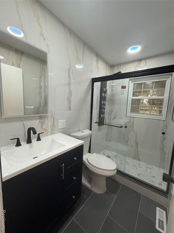 50 Shadyside Court, Saginaw, MI 48638