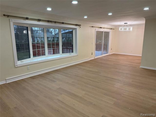 50 Shadyside Court, Saginaw, MI 48638