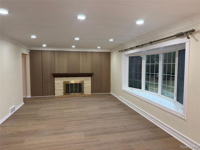 50 Shadyside Court, Saginaw, MI 48638