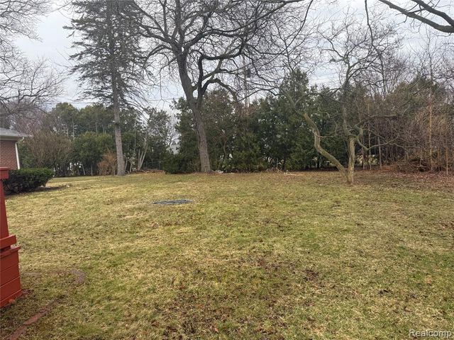 50 Shadyside Court, Saginaw, MI 48638