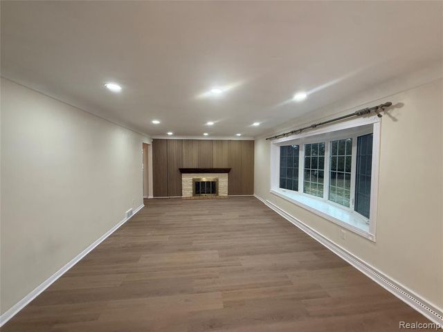 50 Shadyside Court, Saginaw, MI 48638